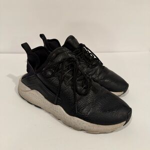 Nike Black and White Athletic Shoes